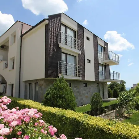 Seaside With 2 Bedrooms For Up To 5 Guests Apartmán Sluneční pobřeží