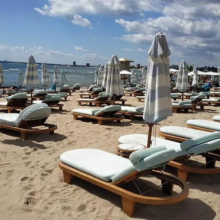 Seaside With 2 Bedrooms For Up To 5 Guests Apartmán *