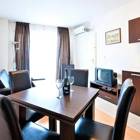 Seaside Garden 2 Bedroom For 41 Pax شقة *